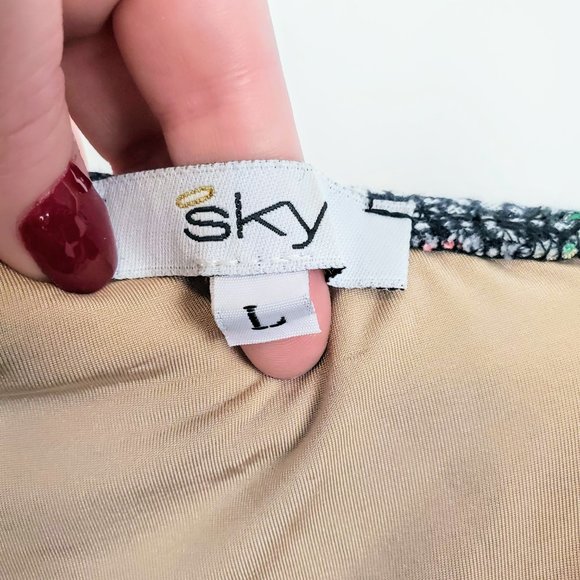 Sky Nesermy Beautiful Floral & Paisley Off the Shoulder Ruffle Top Maxi Dress - Picture 11 of 16